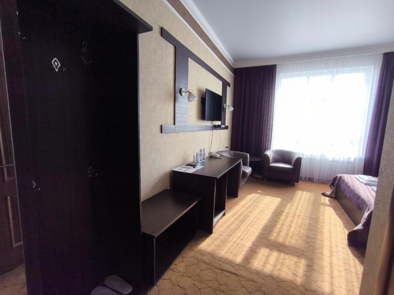 Pride Hotel Taraz Exterior foto