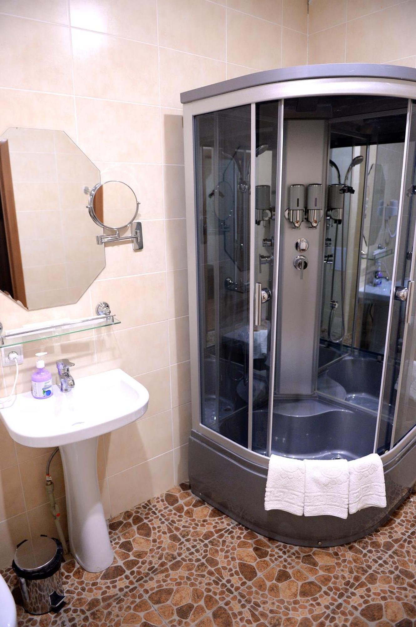 Pride Hotel Taraz Exterior foto