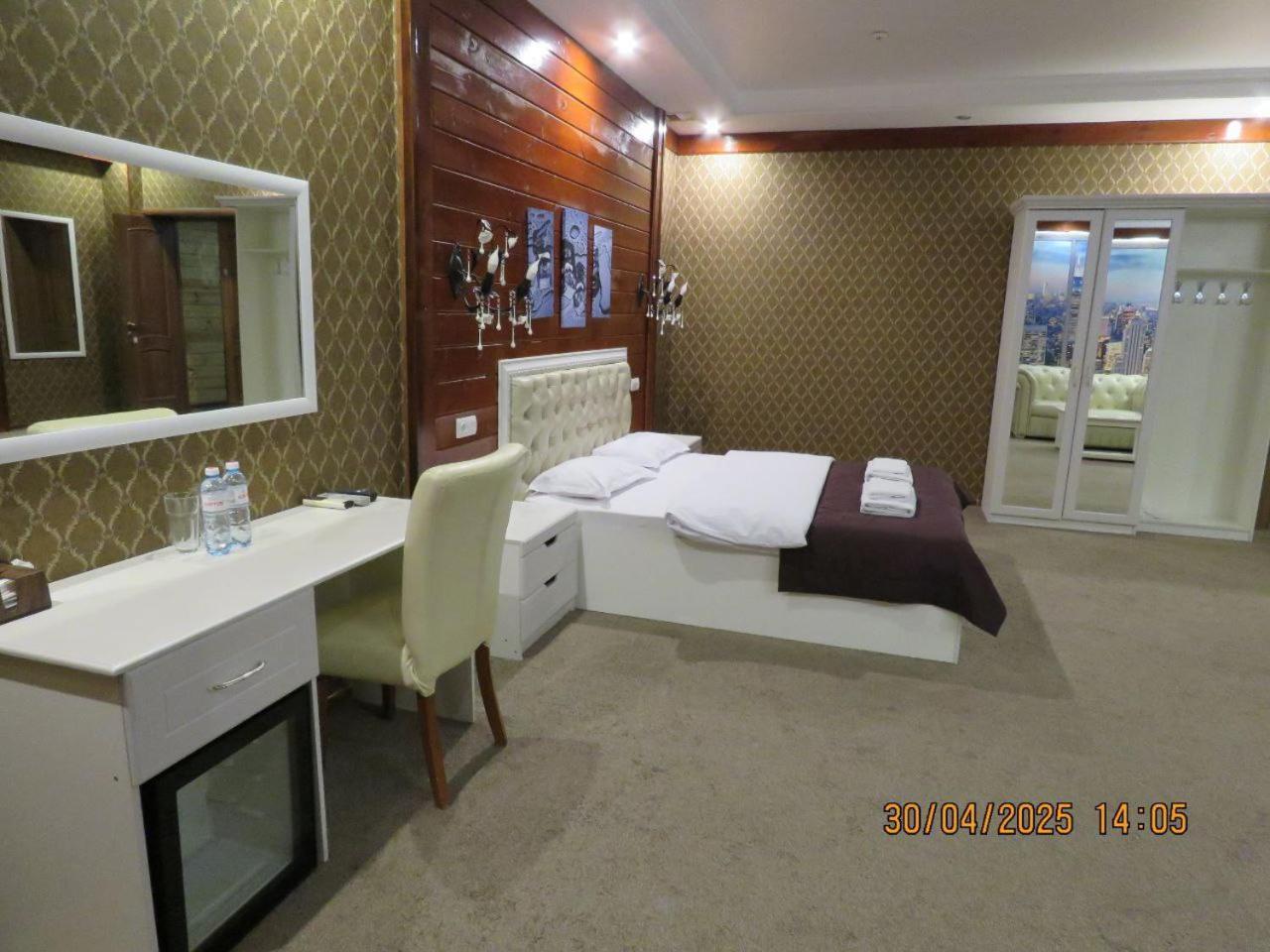 Pride Hotel Taraz Exterior foto