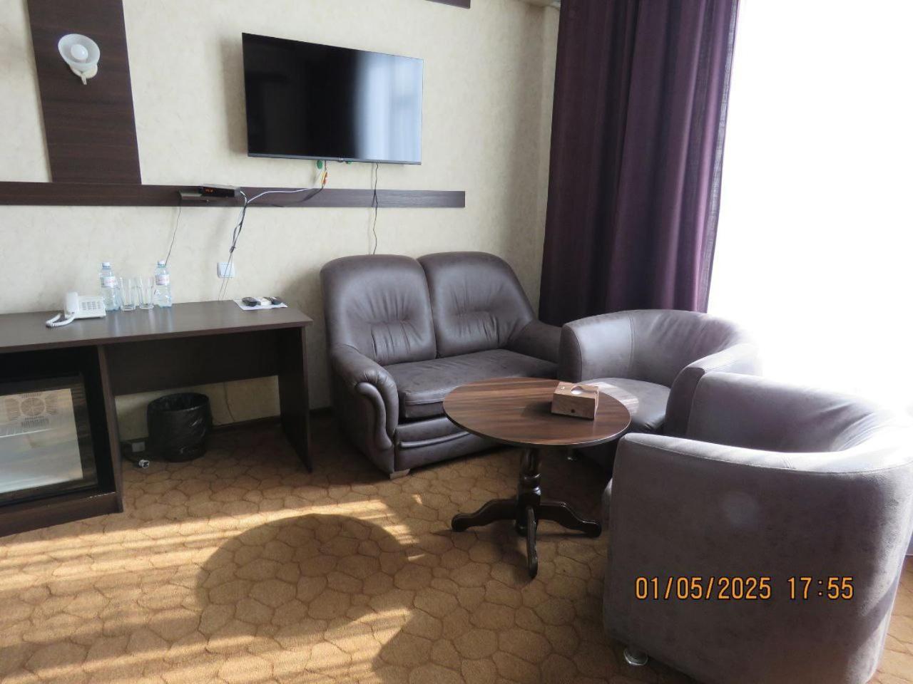 Pride Hotel Taraz Exterior foto