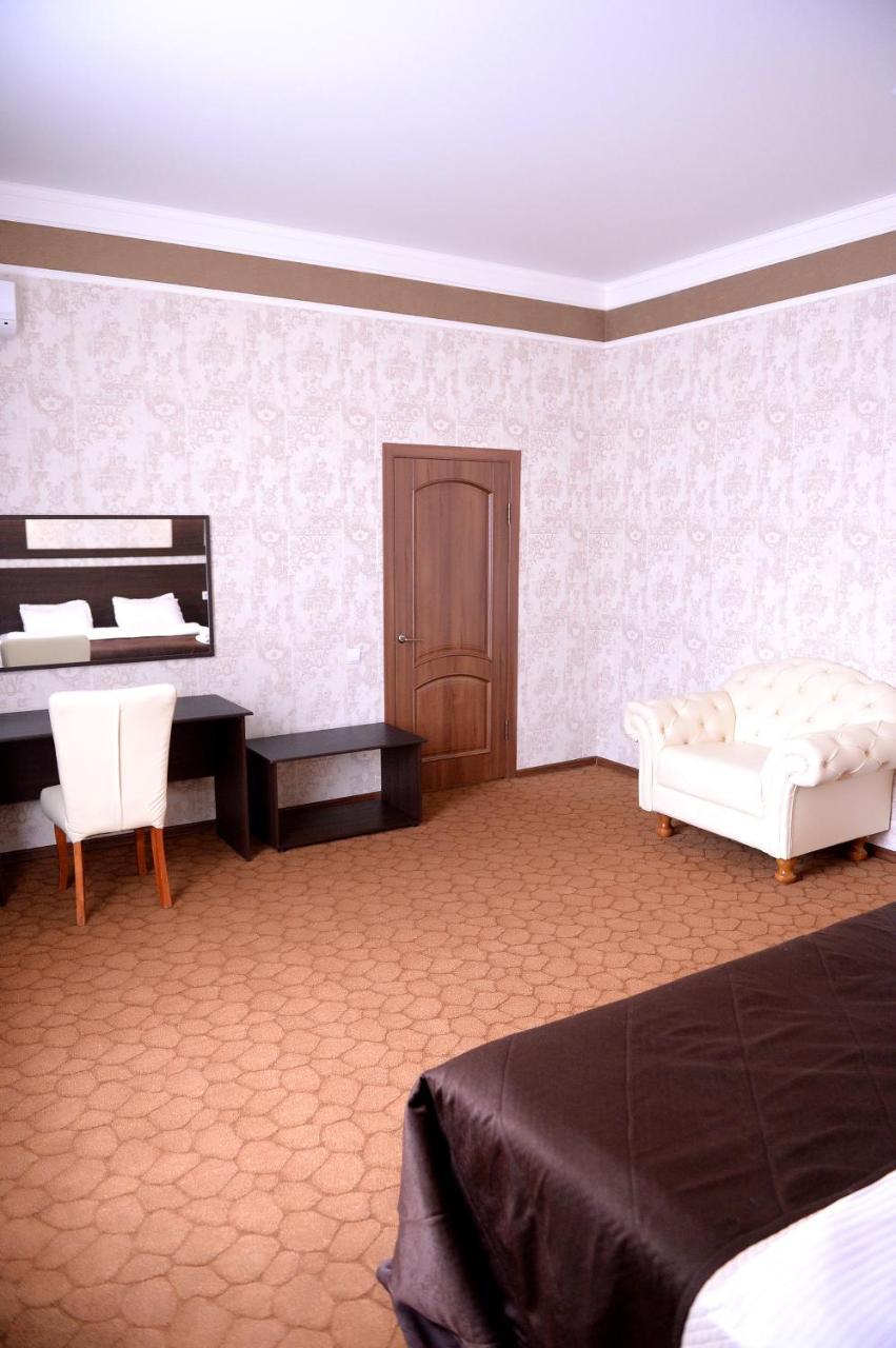 Pride Hotel Taraz Exterior foto